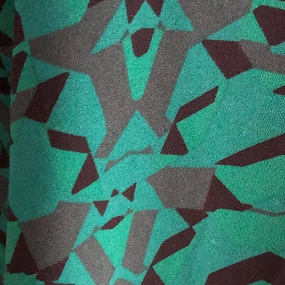 Sejour Sleeveless Flowing Blouse - Picture 7 of 9